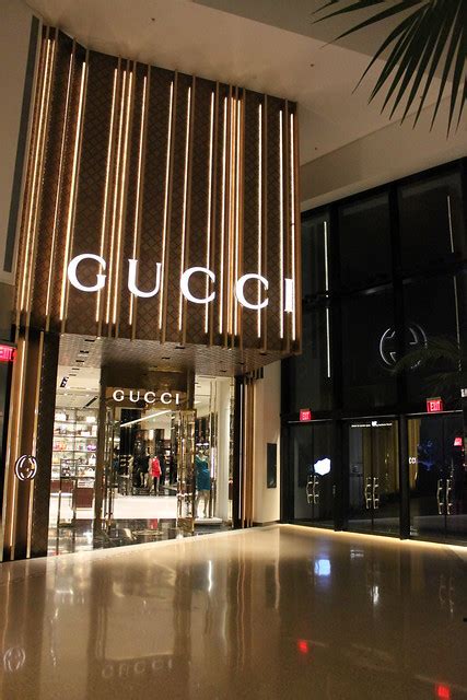 gucci outlet las vegas nevada|gucci premium outlet las vegas.